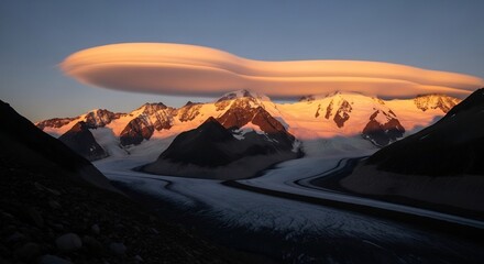 Fototapeta premium Majestic Mountain Range at Sunset with Lenticular Cloud Formation.