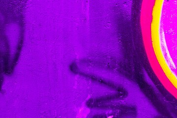 Vibrant graffiti texture in neon purple, yellow highlights. Urban 80s, Y2K style, bold contrast, energetic vibe. Street art, digital backgrounds, creative city banners, modern visual design.