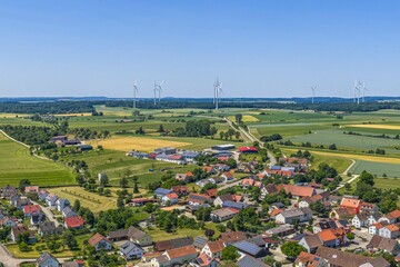 Obraz premium Sommerlicher Ausblick auf das nördliche Albvorland rund um Zöbingen in Ostwürttemberg