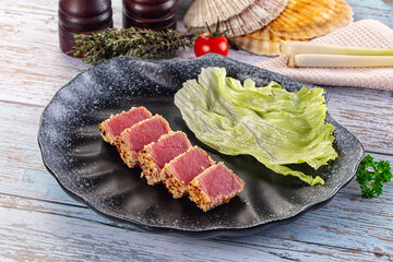 Tuna tataki roasted and raw