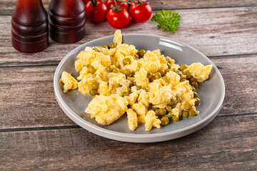 Scrambled egg omelet with green peas
