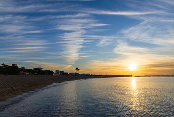 神戸市須磨区・須磨海浜公園の朝の風景