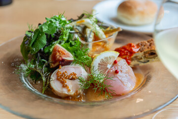 レストランの彩り豊かなおしゃれ前菜プレート