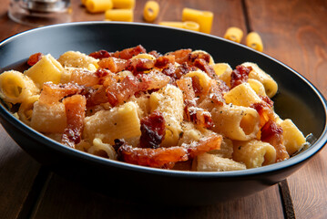 Pasta alla carbonara, piatto simbolo della cucina Romana, Cibo Italiano 
