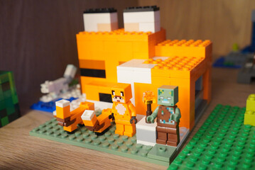 Naklejka premium Minecraft Lego Fox House with Fox and Zombie Figures on Display
