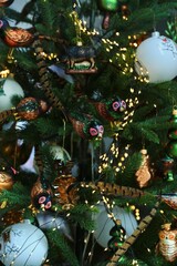 Forest-Style Christmas Tree with Bird Ornaments