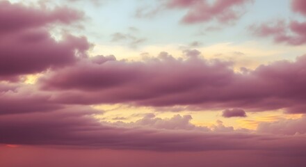 Obraz premium Dramatic Sunset Sky with Deep Purple and Pink Cumulus Clouds