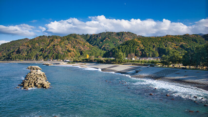 Fototapeta premium 日本の富山県朝日町の笹川地区周辺の風景