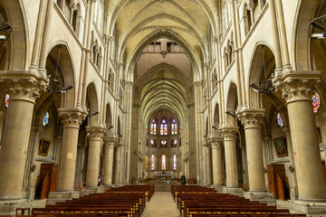 Fototapeta premium Epernay church interior with vaulted ceilings and pews
