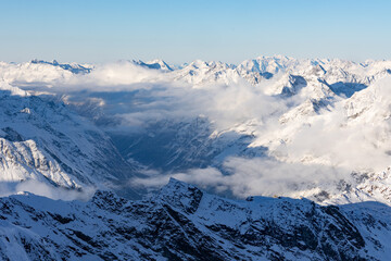Verschneites Pitztal in Österreich
