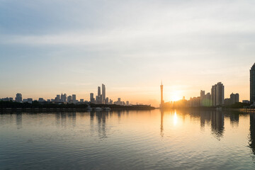 Fototapeta premium Sunrise over the Guangzhou skyline, China