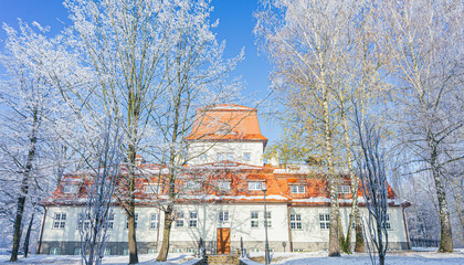 Park Zdrojowy z zabytkowymi budynkami dawnych pijalni i łaźni w Jastrzębiu-Zdroju miasto na Śląsku w Polsce zimą © Franciszek