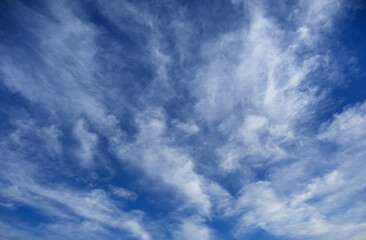 夏の青空と空の雲の風景