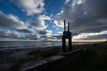 alte Schleuse am Ostseestrand