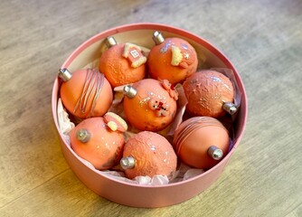 Festive Christmas cake pops in a pink box