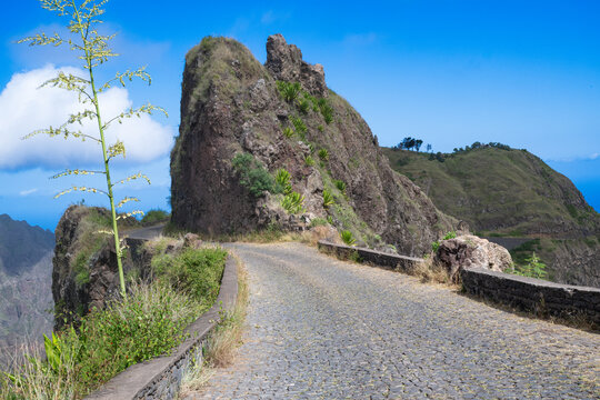 The dramatic cliff road of Santo Ant&atilde;o: a journey through the Cape Verde highlands