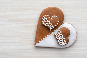 Gingerbread hearts decorated with white icing, copy space for text