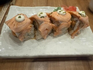 tuna sushi japanese food