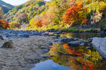 香嵐渓の紅葉とリフレクションが綺麗な巴川（愛知県j豊田市足助町）