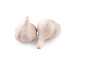 Obraz premium Fresh White Garlic Bulbs from Shandong China - Dried Farmers Market Produce on White Background
