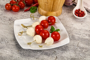 Mozzarella with cherry tomato canape