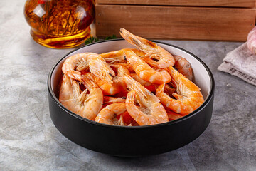 Boiled tiger prawns in the bowl