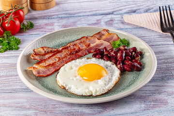 English breakfast with egg, bean and bacon
