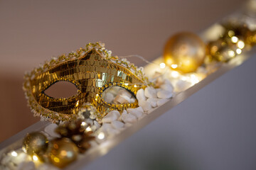 A golden sequined masquerade mask