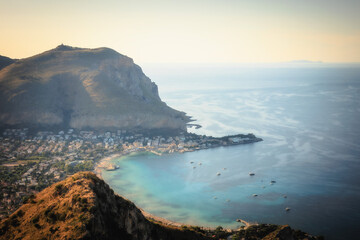 Sizilianische Sommerlandschaft im S&uuml;den von Europa in Italien