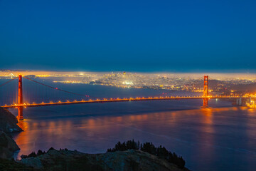 Fototapeta premium famous San Francisco Golden Gate bridge by night