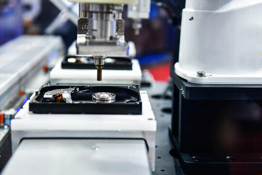 Automatic machinery for assembling and inspecting hard disk drives in the production line	