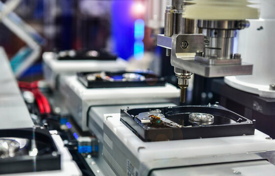 Automatic machinery for assembling and inspecting hard disk drives in the production line	