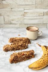Barres de céréales faites maison - barre énergétique - recette saine et healthy - chocolat céréales et fruits à coques