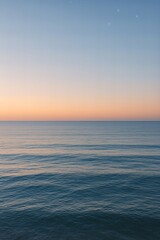 Obraz premium Pastel horizon over glassy water