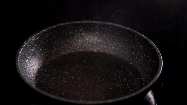 Place two large sausages in a preheated frying pan to fry.