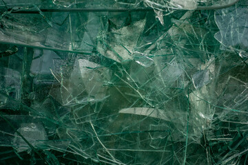 Bruchglas in einem Recycling Container