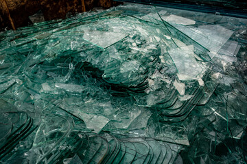 Bruchglas in einem Recycling Container