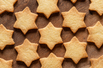 Background of star-shaped cookies on a wooden background.