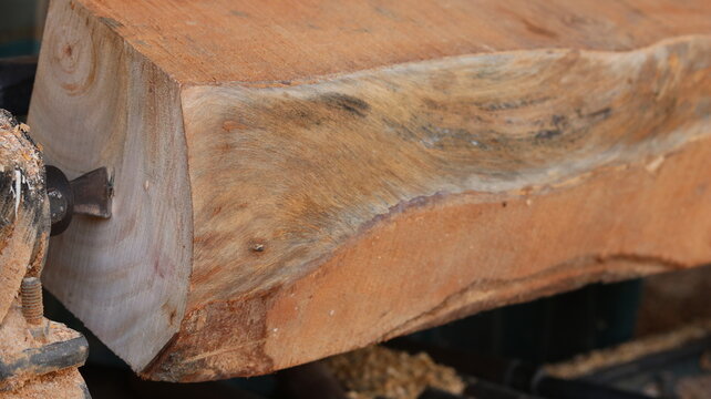 From Raw Wood to Perfection – Wood Work World Lathe Skills
