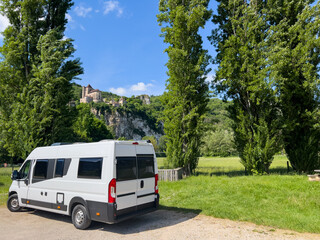 Fototapeta premium Camper van enjoying breathtaking view of medieval village of Tour de Faure in France