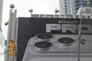 Obraz premium iPhone 17 Pro advertising in Toronto