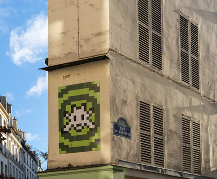 Street art mosaique, Paris, France
