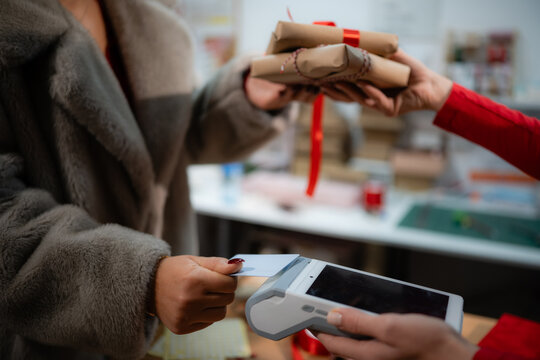 Customer purchasing gifts with credit card at retail store