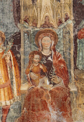 Obraz premium Madonna in trono con Bambino; affresco sulla facciata del Palazzo del Comune di Clusone (Val Seriana, Bergamo)