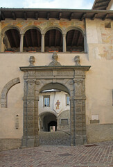 portale di ingresso e loggia del Palazzo del Comune di Clusone (Val Seriana, Bergamo)