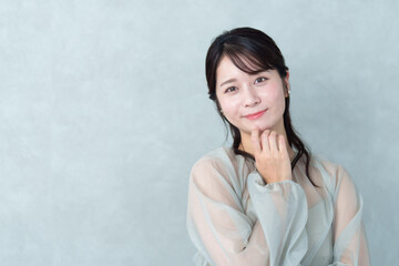 女性　ロングヘア　ヘアセット　ポートレート