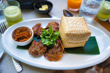 ムーピンと餅米の朝食