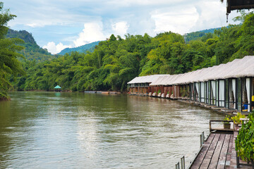 クウェー川の川下り・ザ・フォー レスト リゾート　River rafting at Kwae, Kanchanaburi