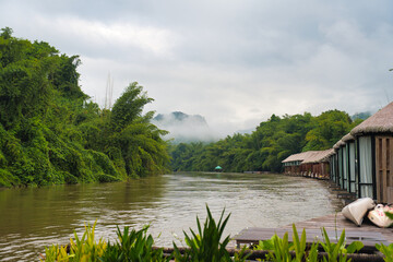 クウェー川の川下り・ザ・フォー レスト リゾート　River rafting at Kwae, Kanchanaburi