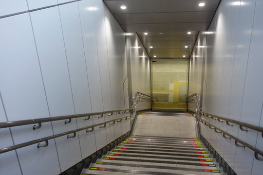 東京渋谷，再開発の都市計画においての通路オブジェ